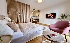 Baker House Apartments - Free Private Parking